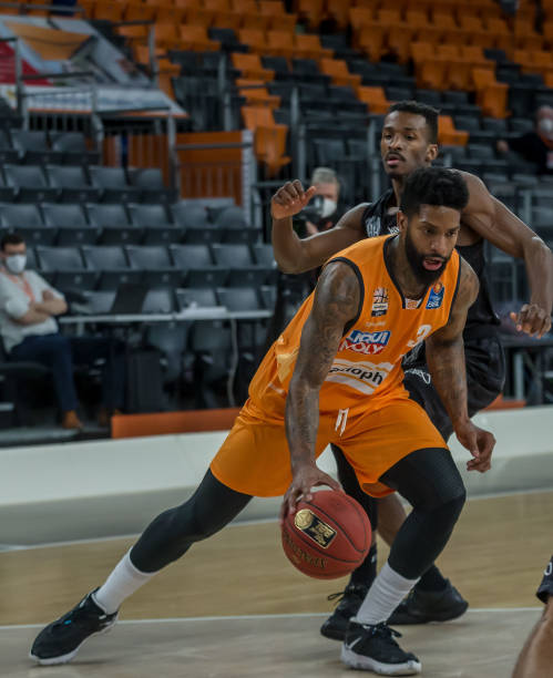 帮助他逐渐 帮助他逐渐