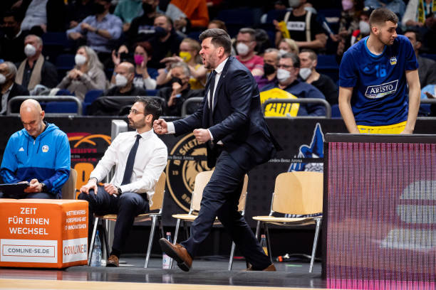 费和薪资要 费和薪资要